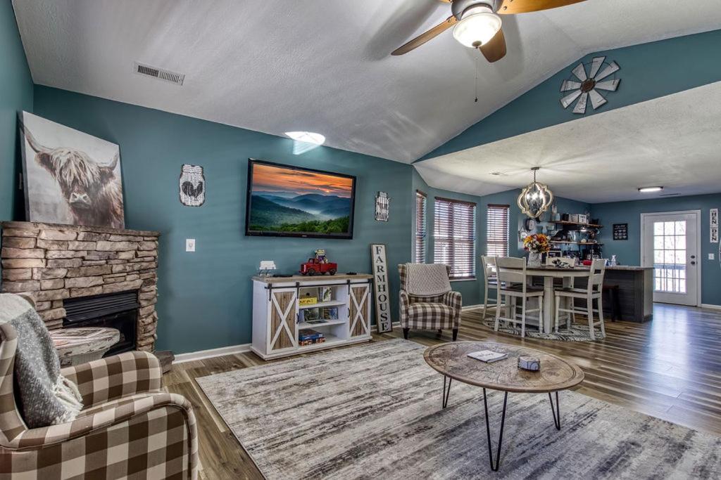 The Mason Jar, Hot Tub, Wifi, 1089 Free Tickets Each Paid Day, Dollywood And More! Pigeon Forge Esterno foto