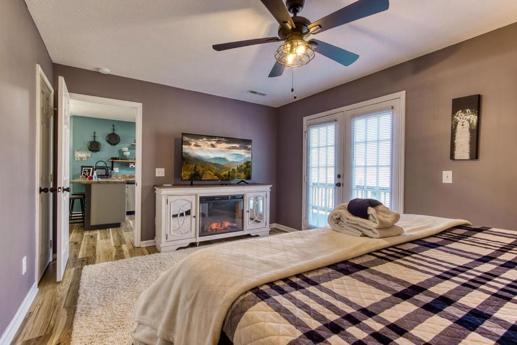 The Mason Jar, Hot Tub, Wifi, 1089 Free Tickets Each Paid Day, Dollywood And More! Pigeon Forge Esterno foto