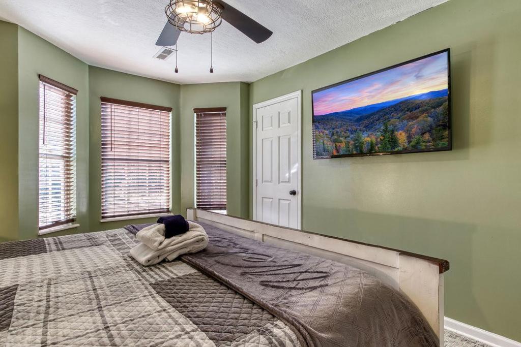 The Mason Jar, Hot Tub, Wifi, 1089 Free Tickets Each Paid Day, Dollywood And More! Pigeon Forge Esterno foto