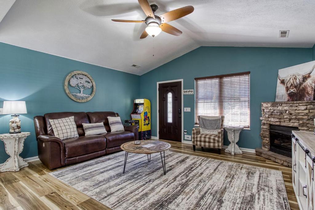 The Mason Jar, Hot Tub, Wifi, 1089 Free Tickets Each Paid Day, Dollywood And More! Pigeon Forge Esterno foto