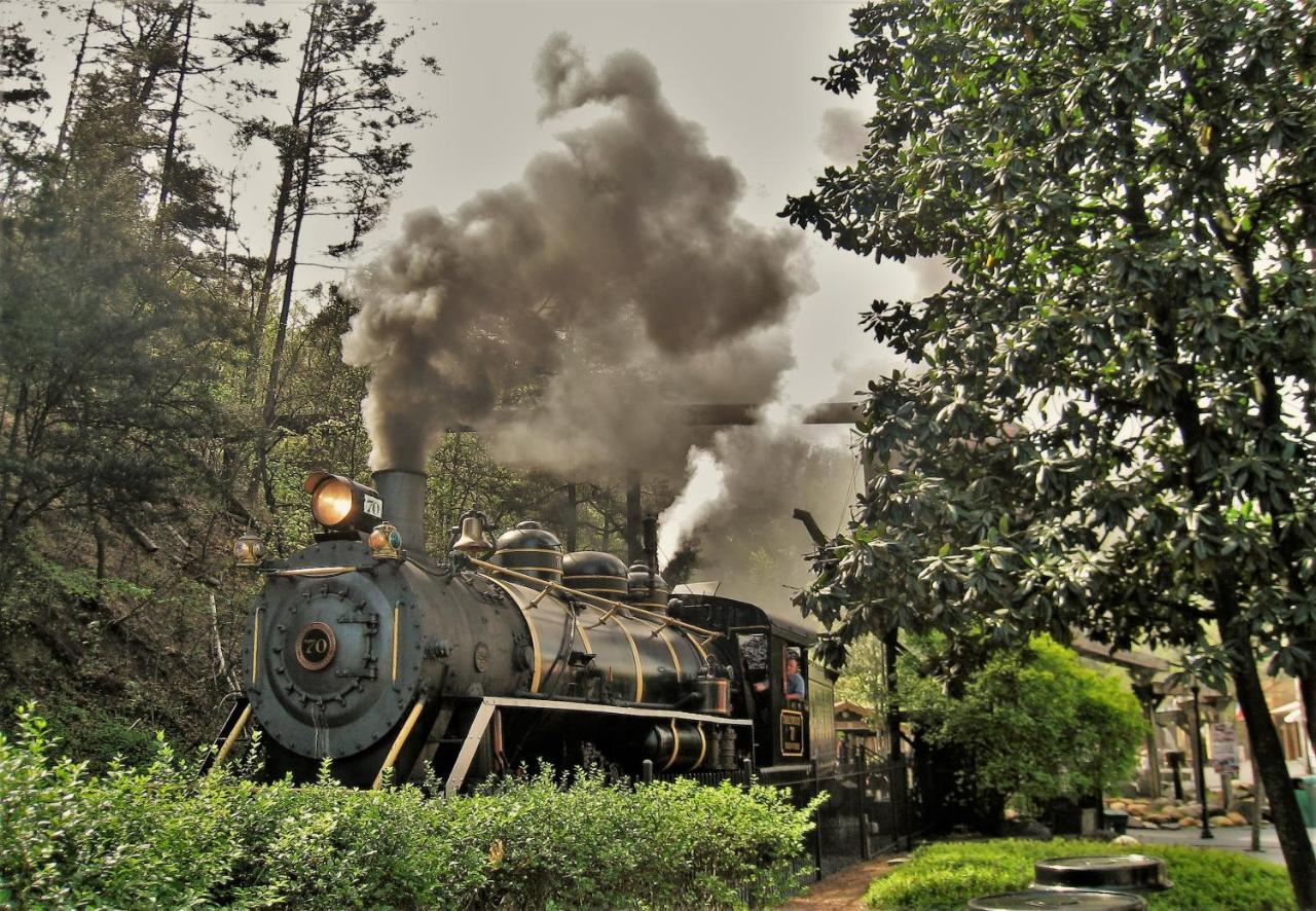 The Mason Jar, Hot Tub, Wifi, 1089 Free Tickets Each Paid Day, Dollywood And More! Pigeon Forge Esterno foto