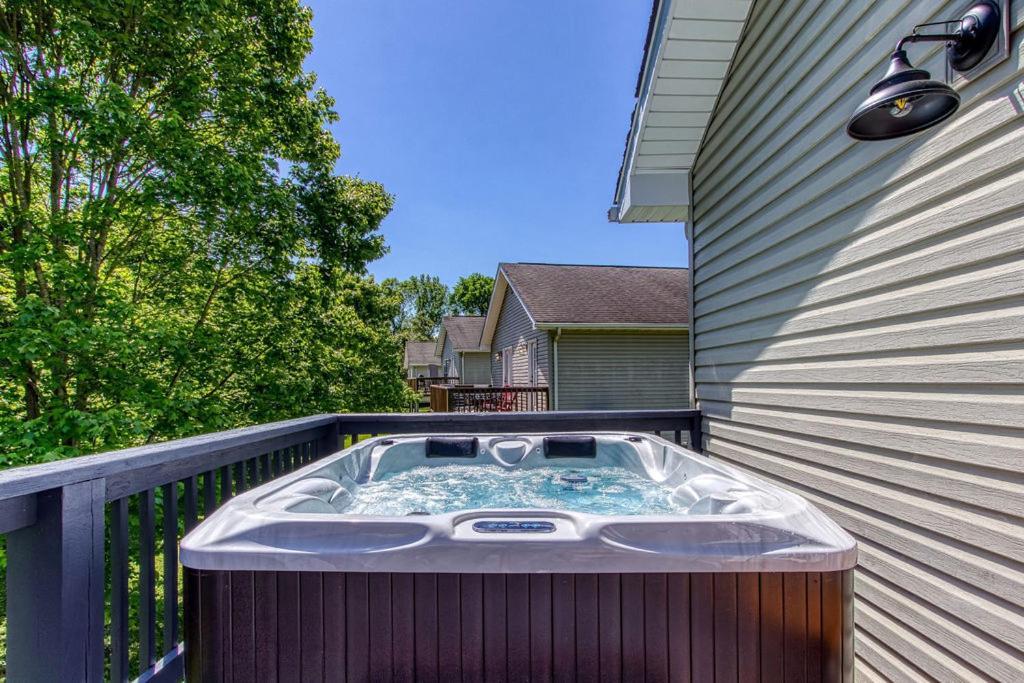 The Mason Jar, Hot Tub, Wifi, 1089 Free Tickets Each Paid Day, Dollywood And More! Pigeon Forge Esterno foto